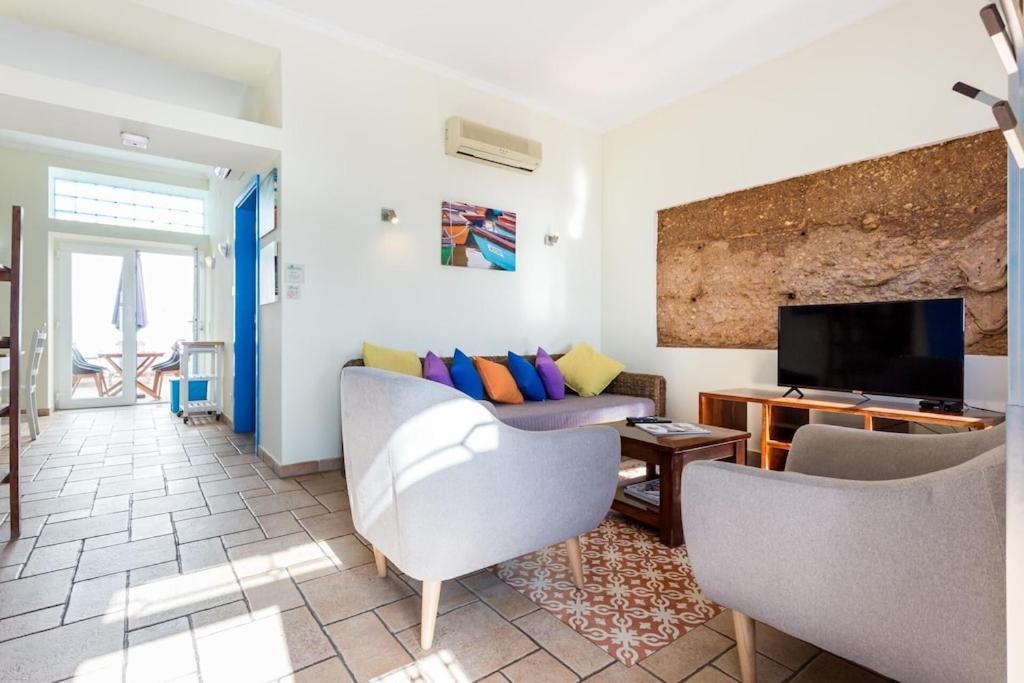 Refurbished Beachfront House, Pool, Ac, Wifi, Albufeira, Sea View Eksteriør billede